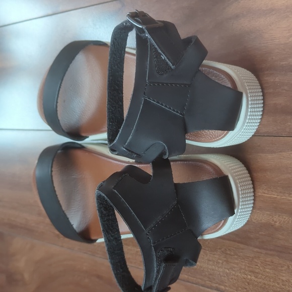 Mia kids sandals size 4 - Picture 6 of 8